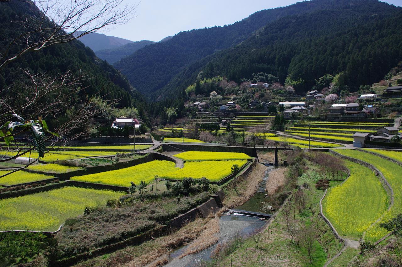 טוקושימה Kamiyama Onsen Hotel Shikinosato & Iyashinoyu מראה חיצוני תמונה